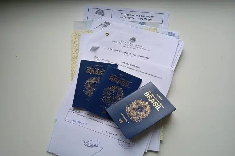 Documentos reunidos para solicitar o visto para Bélgica