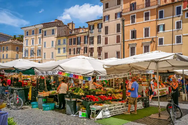 As feiras podem ajudar a economizar no custo de vida em Roma