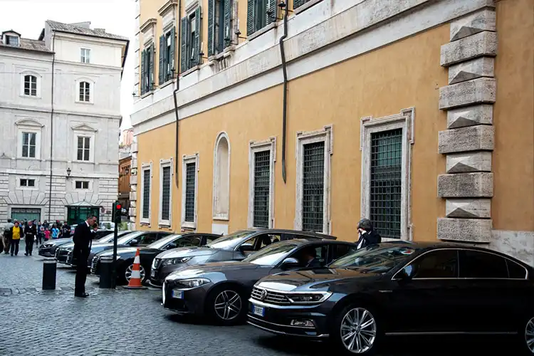 estacionar em Roma não é fácil
