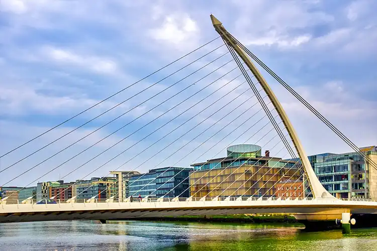 Ponte Samuel Beckett, em Dublin.