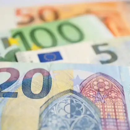 Euro completou 25 anos e logo terá um novo design em suas notas.