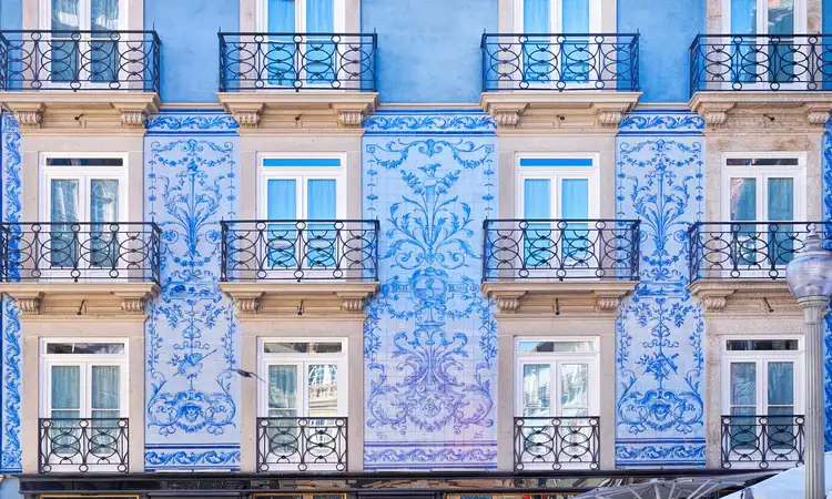 Fachada nos melhores bairros do Porto