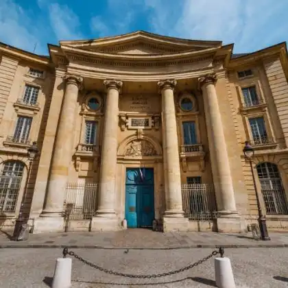 Imagem de uma faculdade na França