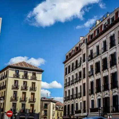 Fim do Golden Visa na Espanha é uma das medidas para diminuir a crise imobiliária no país
