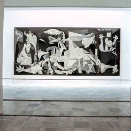 É permitido fotografar a obra Guernica, de Pablo Picasso, no museu Rainha Sofia, em Madrid