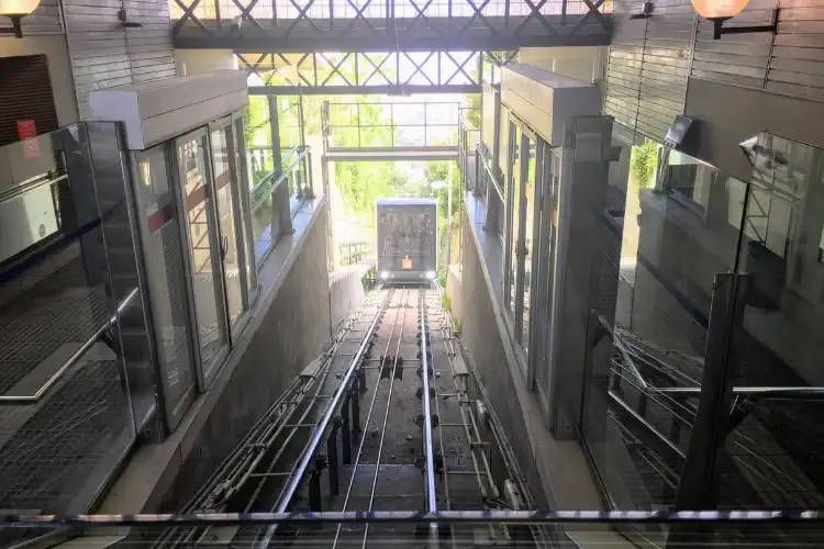 Funicular de Vallvidrera, uma das minhas histórias de transporte público na Espanha.