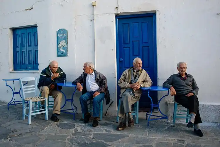 Homens idosos na Grécia