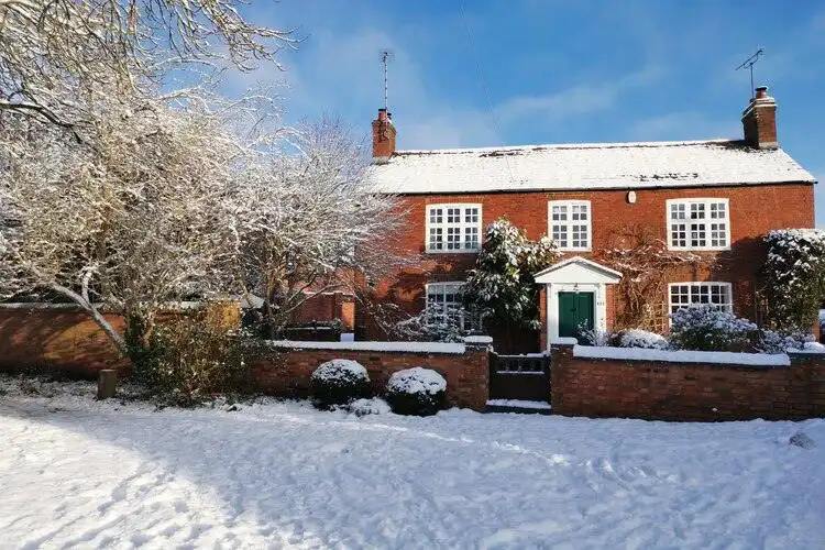 Dia de neve na Inglaterra no inverno. 