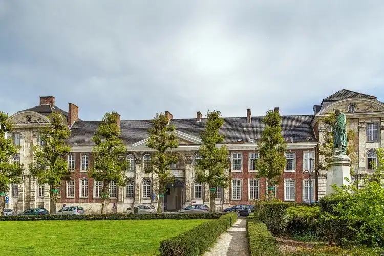 Faculdade histórica em Leuven, na Bélgica