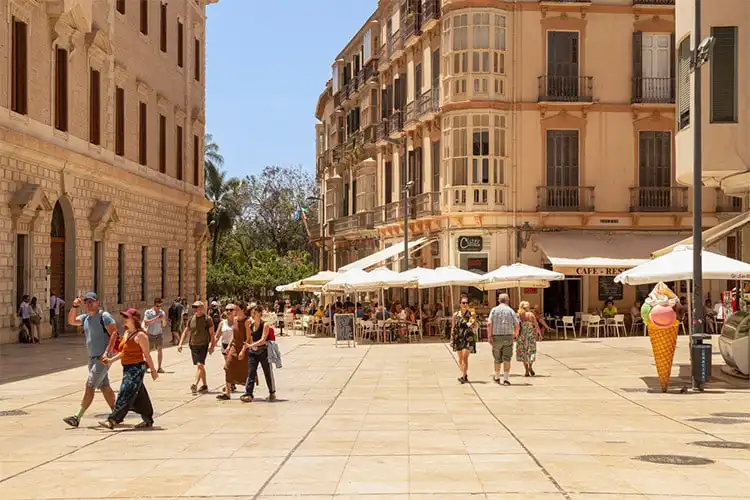 Málaga, sul da Espanha, em dia ensolarado