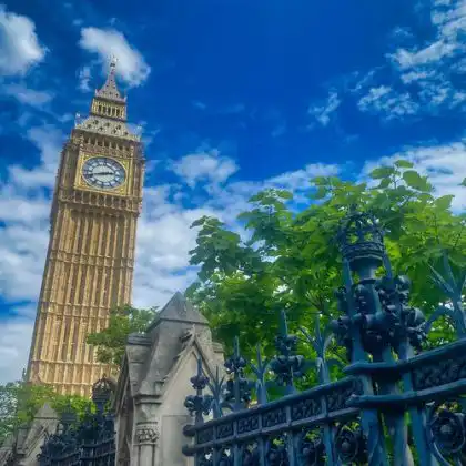 Big Ben, ponto turístico de Londres, destino popular do intercâmbio na Inglaterra.
