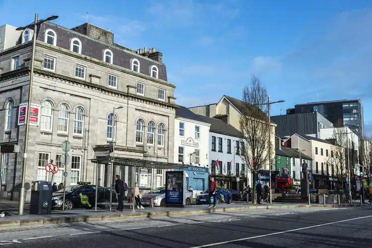 Rua no centro de Galway