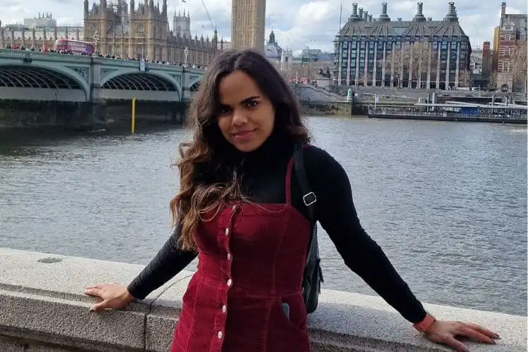 Jéssica Moura tem dupla nacionalidade e mora em Londres. 