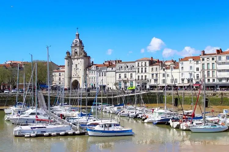 La Rochelle é uma das pequenas cidades da França