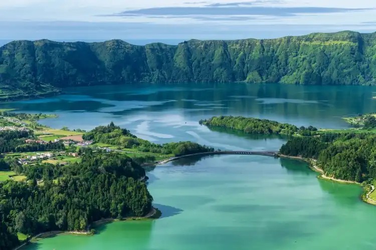 Lago Sete Cidades na Ilha dos Açores