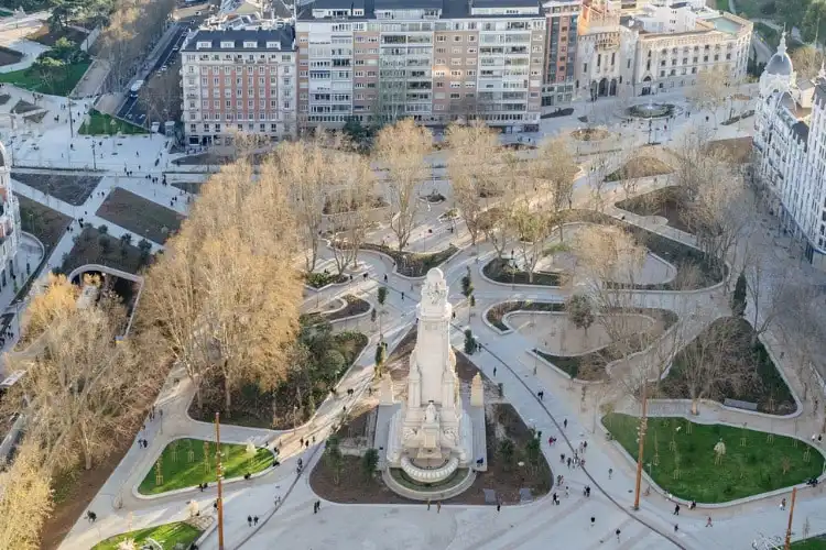 Praça em Madrid, cidade europeia para expatriados