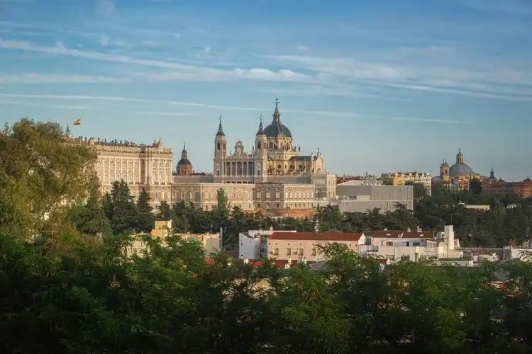 Palácio Real de Madrid em vista panorâmica