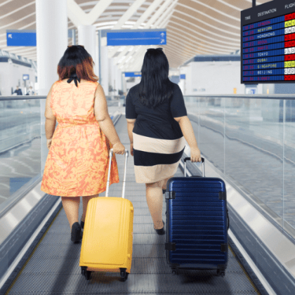 Mulheres viajando com mala American Tourister