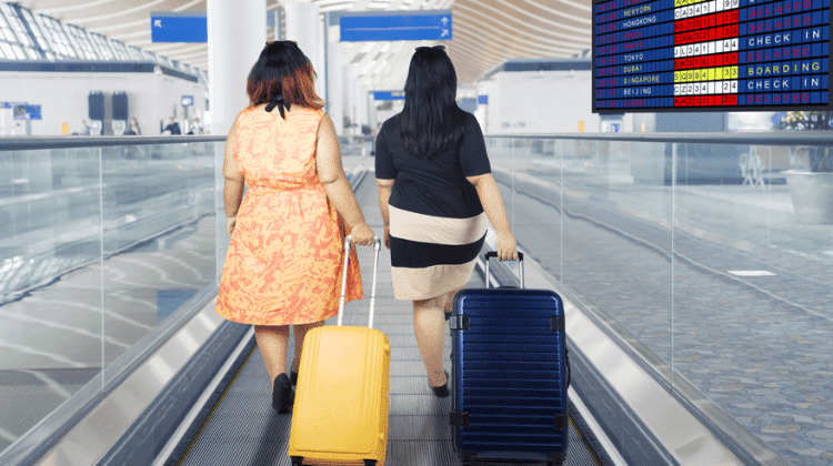 Mulheres viajando com mala American Tourister