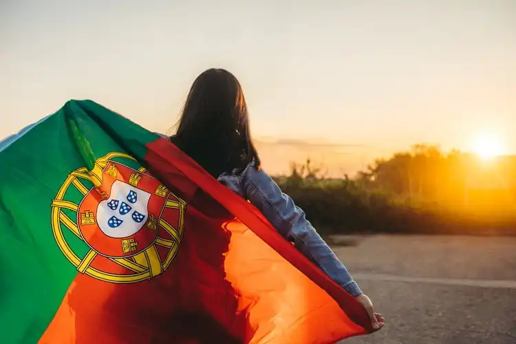 Metade dos jovens quer sair do Brasil Portugal