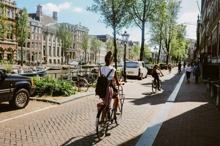 Ao morar em Amsterdam, a bicicleta será o seu principal meio de locomoção.