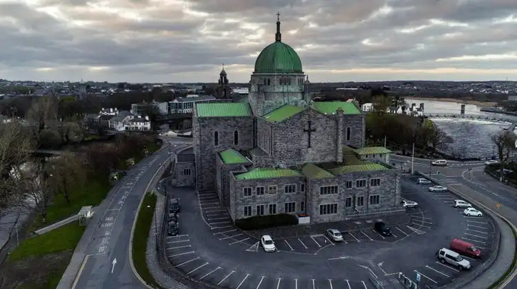 Imagem da Galway Cathedral, em Galway