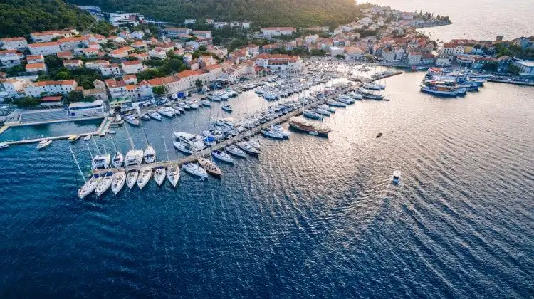 Costa da Croácia vista de cima