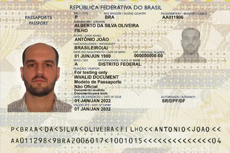 Página de dados pessoais no novo passaporte brasileiro