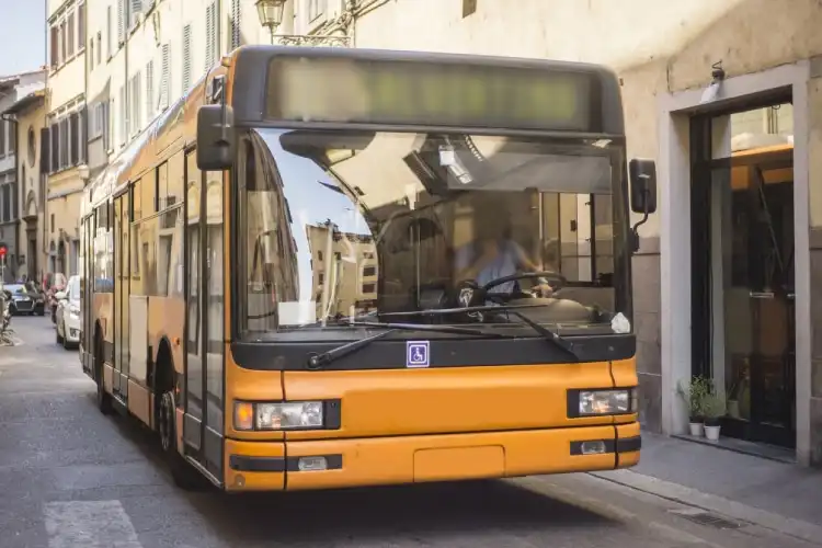 Ônibus é um dos tipos de transporte público na Itália