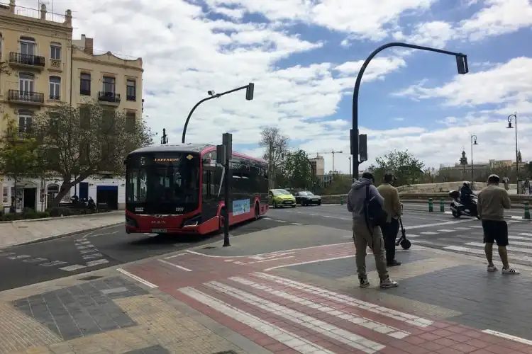 Ônibus é o meio de transporte mais utilizado na Espanha.