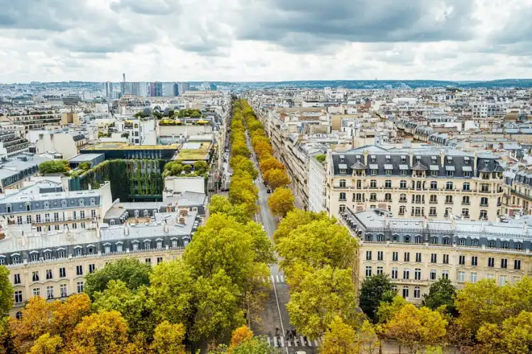 Um dos passos de como morar na França é definir a cidade. 