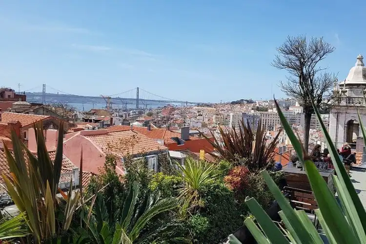 Vista de Lisboa a partir da balada Park Bar.