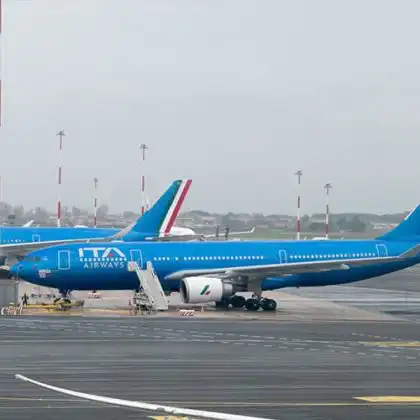 Aviões da ITA Airways em aeroporto