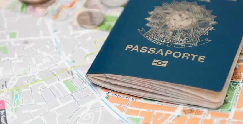 Passaporte venceu no exterior