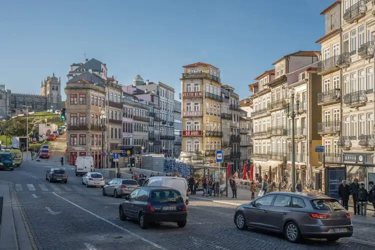 Alugar carro no Porto pode ser uma ótima ideia para se deslocar.