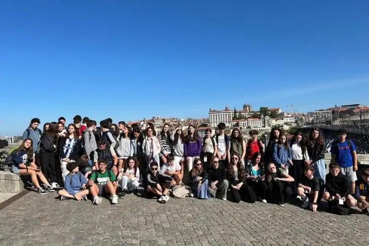 Grupo de estudantes no Porto, Portugal.