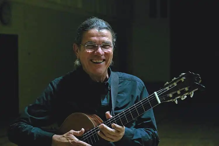 Paulinho Lêmos é músico brasileiro em Portugal