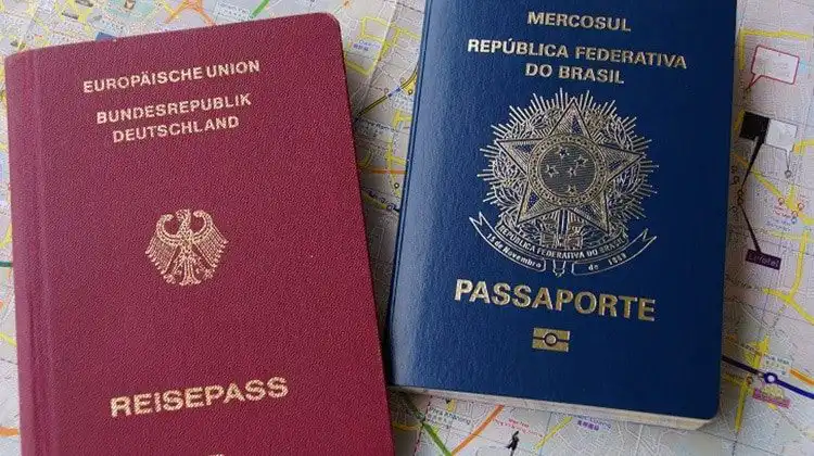 Passaporte alemão e brasileiro