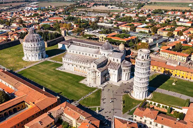 Cidade de Pisa vista de cima, uma das melhores cidades da Itália para morar