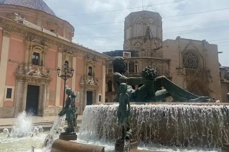 Praça da catedral em Valência, Espanha