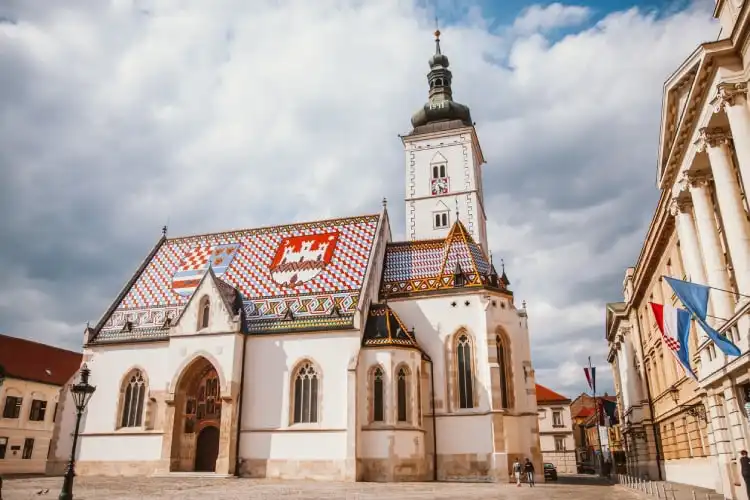 Igreja de São Marcos em Zagreb, Corácia