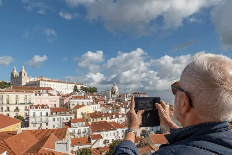 Qualidade de vida em Portugal é muito desfrutada pelos aposentados.