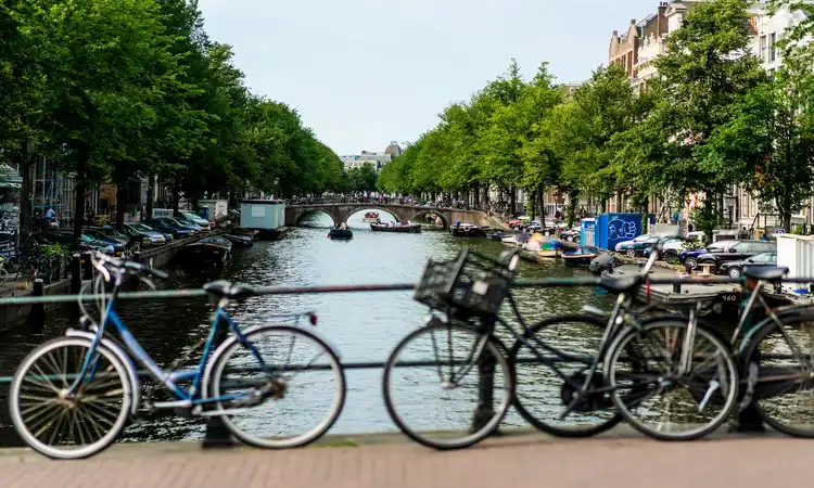 quanto custa morar em amsterdam e transporte publico