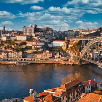 Vista para a cidade do Porto, em Portugal