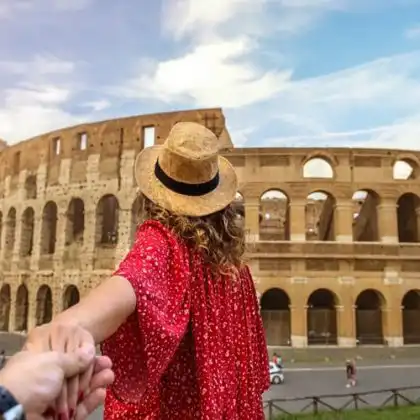 Viajante de frente para o Coliseu