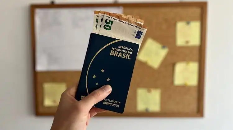 Organização de documentos para a Residência fiscal no Brasil