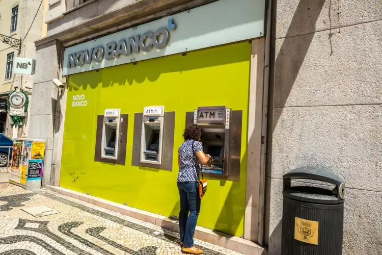 Saque de dinheiro em Portugal