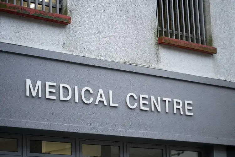 Fachada de Centro Médico na Irlanda