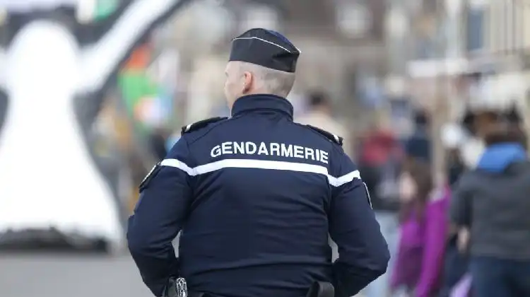 Homem da Gendarmerie francesa.
