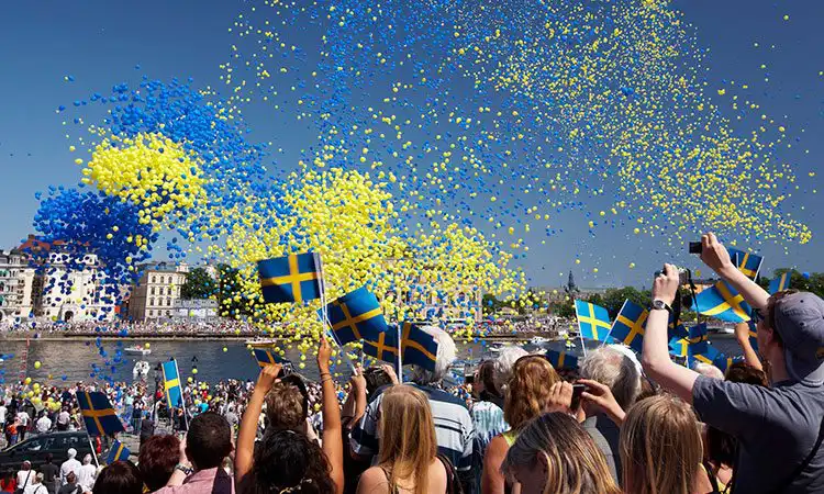 Suecos celebrando o dia nacional da Suécia